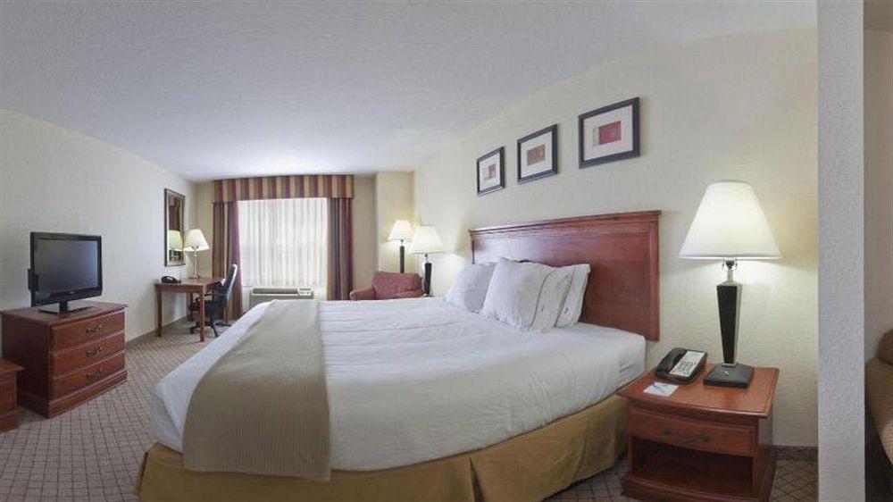 Holiday Inn Express Hotel & Suites Tampa-Fairgrounds-Casino By Ihg מראה חיצוני תמונה
