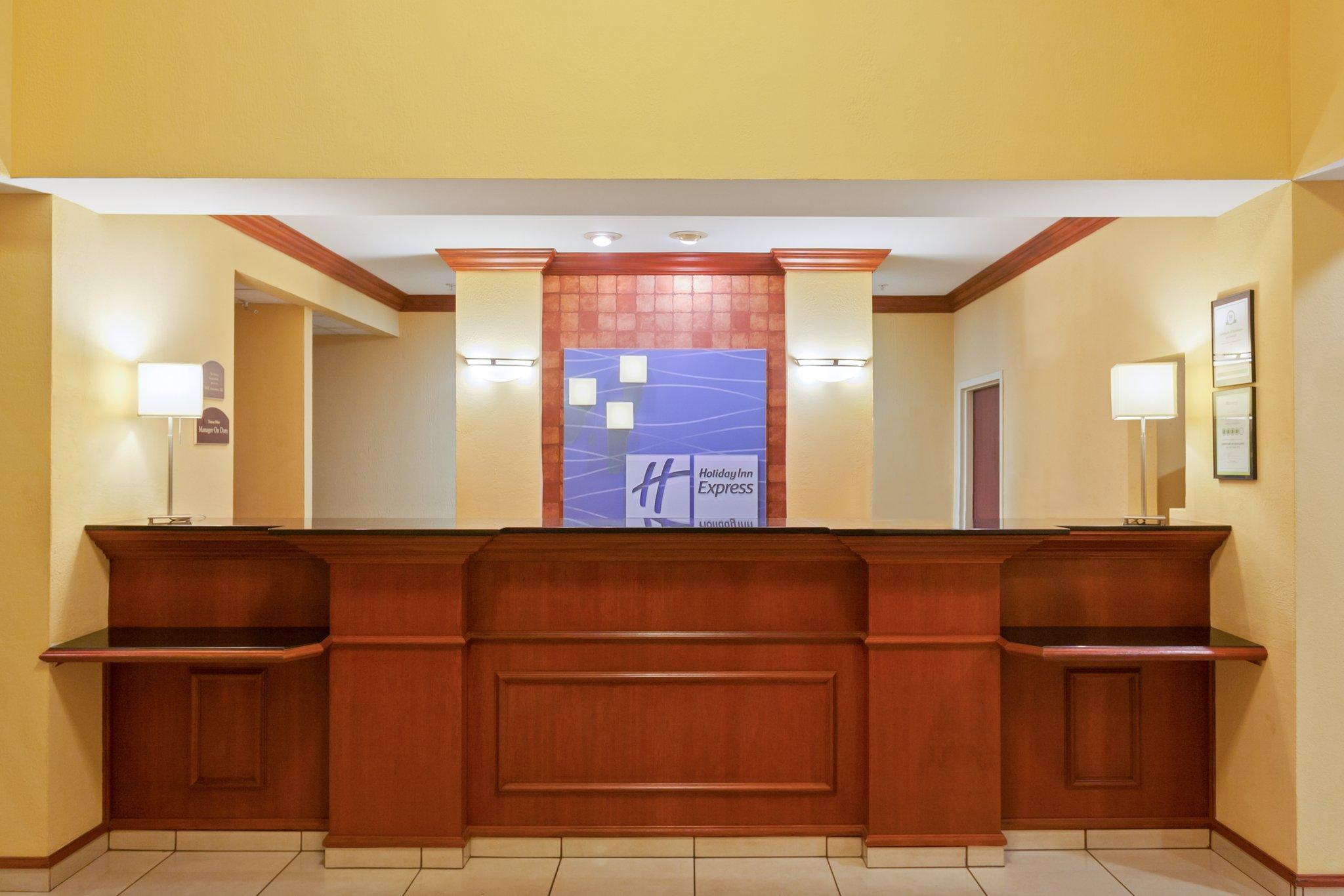 Holiday Inn Express Hotel & Suites Tampa-Fairgrounds-Casino By Ihg מראה חיצוני תמונה