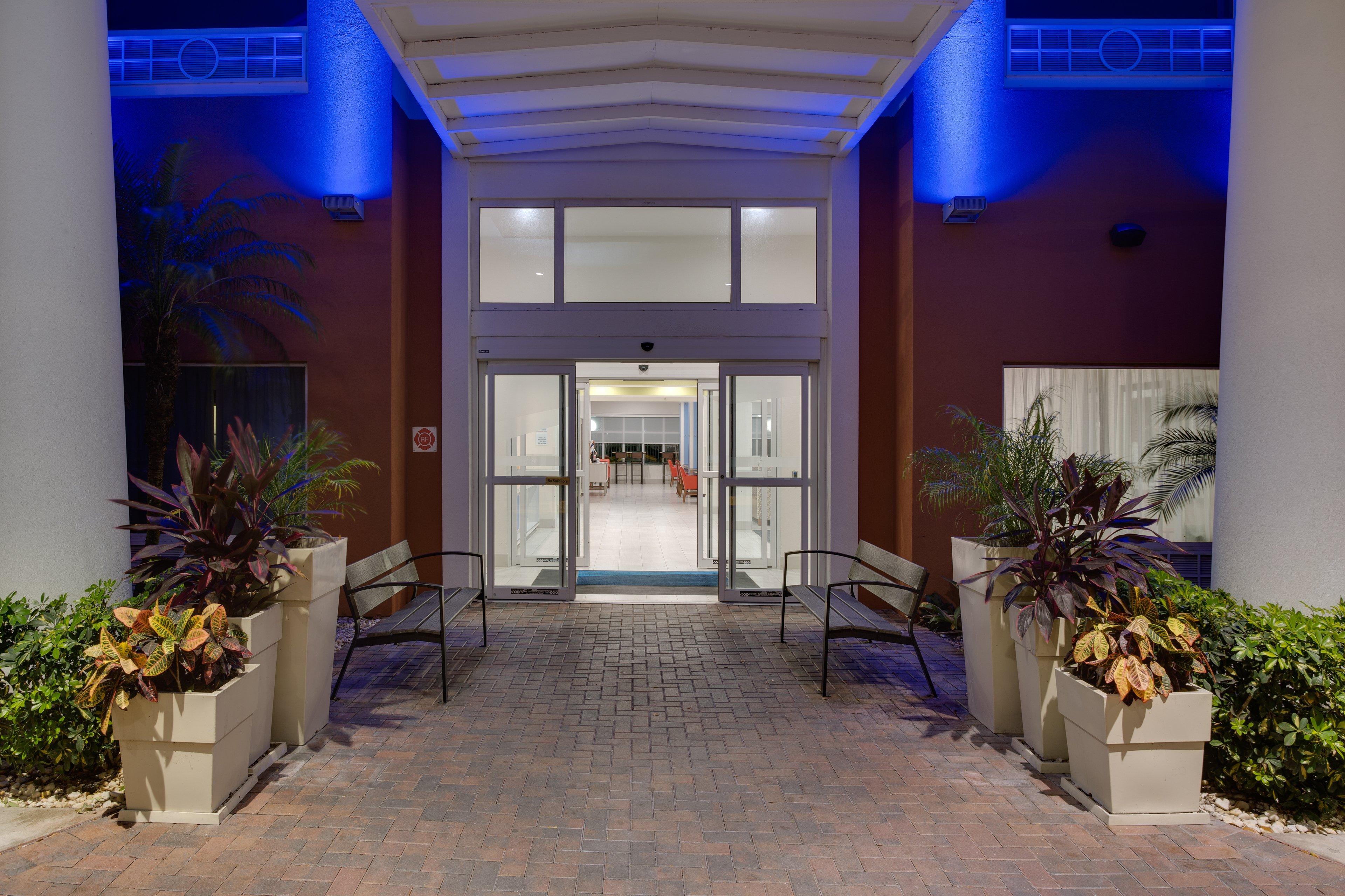 Holiday Inn Express Hotel & Suites Tampa-Fairgrounds-Casino By Ihg מראה חיצוני תמונה