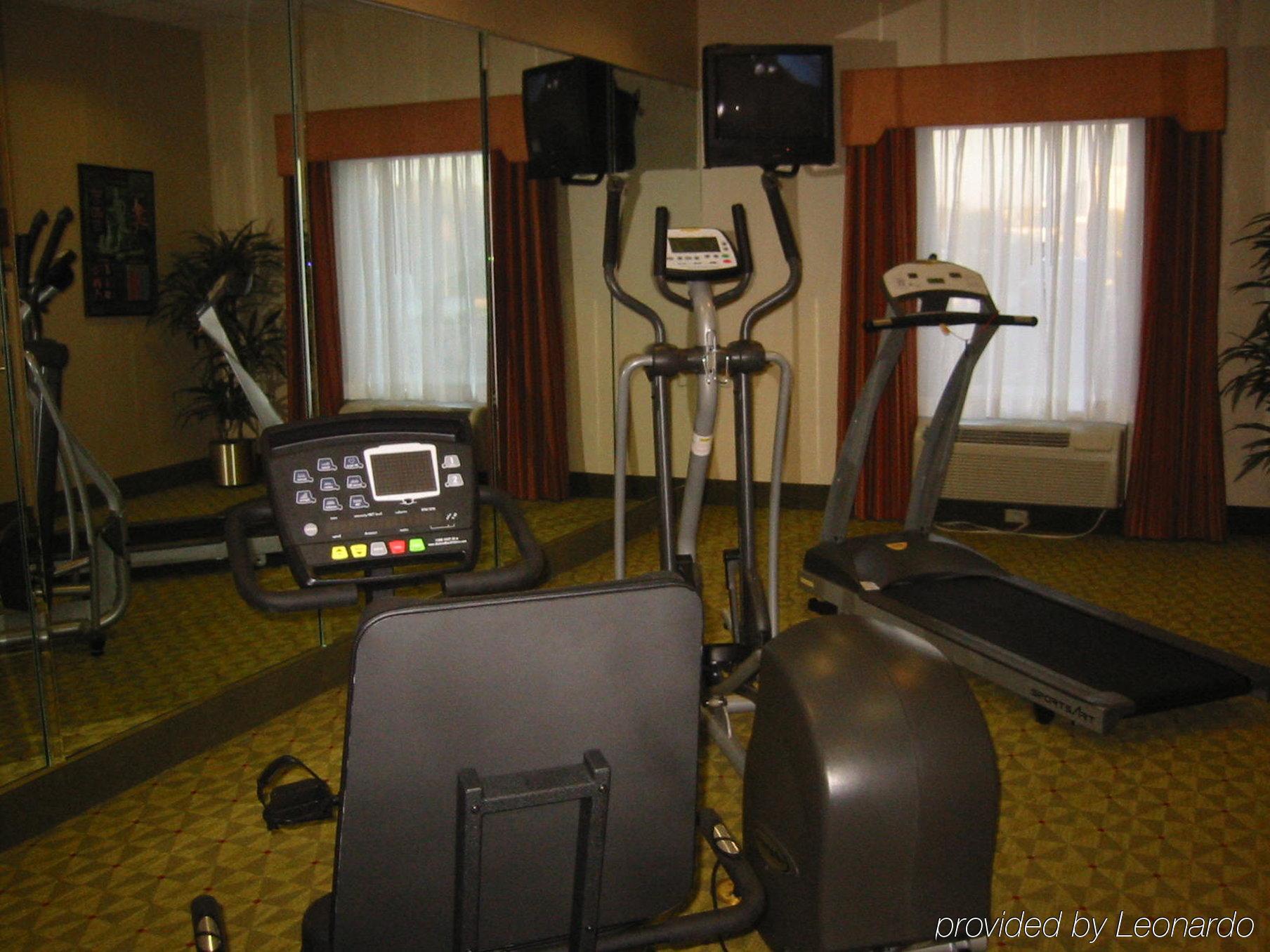Holiday Inn Express Hotel & Suites Tampa-Fairgrounds-Casino By Ihg מתקנים תמונה