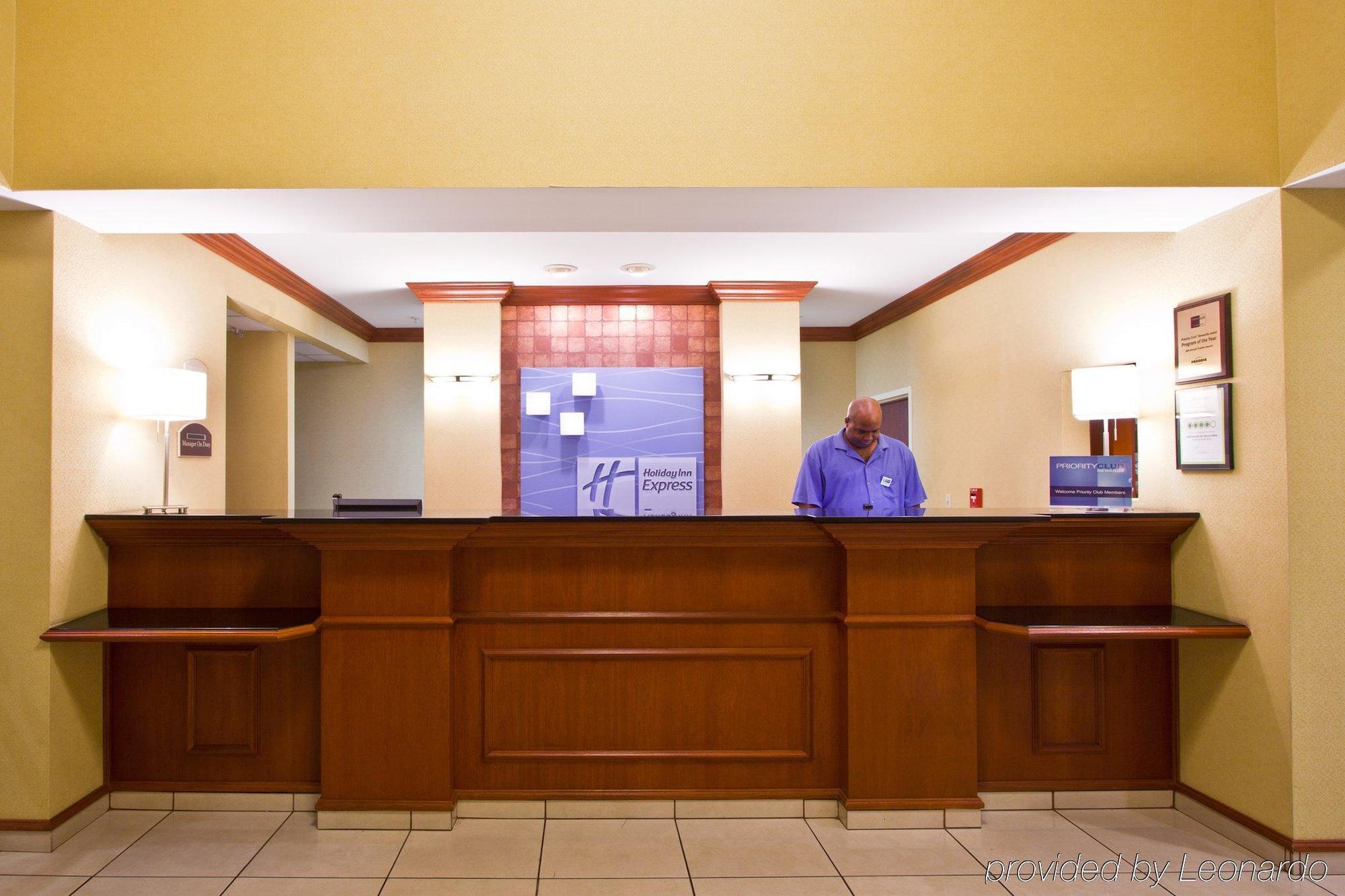 Holiday Inn Express Hotel & Suites Tampa-Fairgrounds-Casino By Ihg מראה פנימי תמונה
