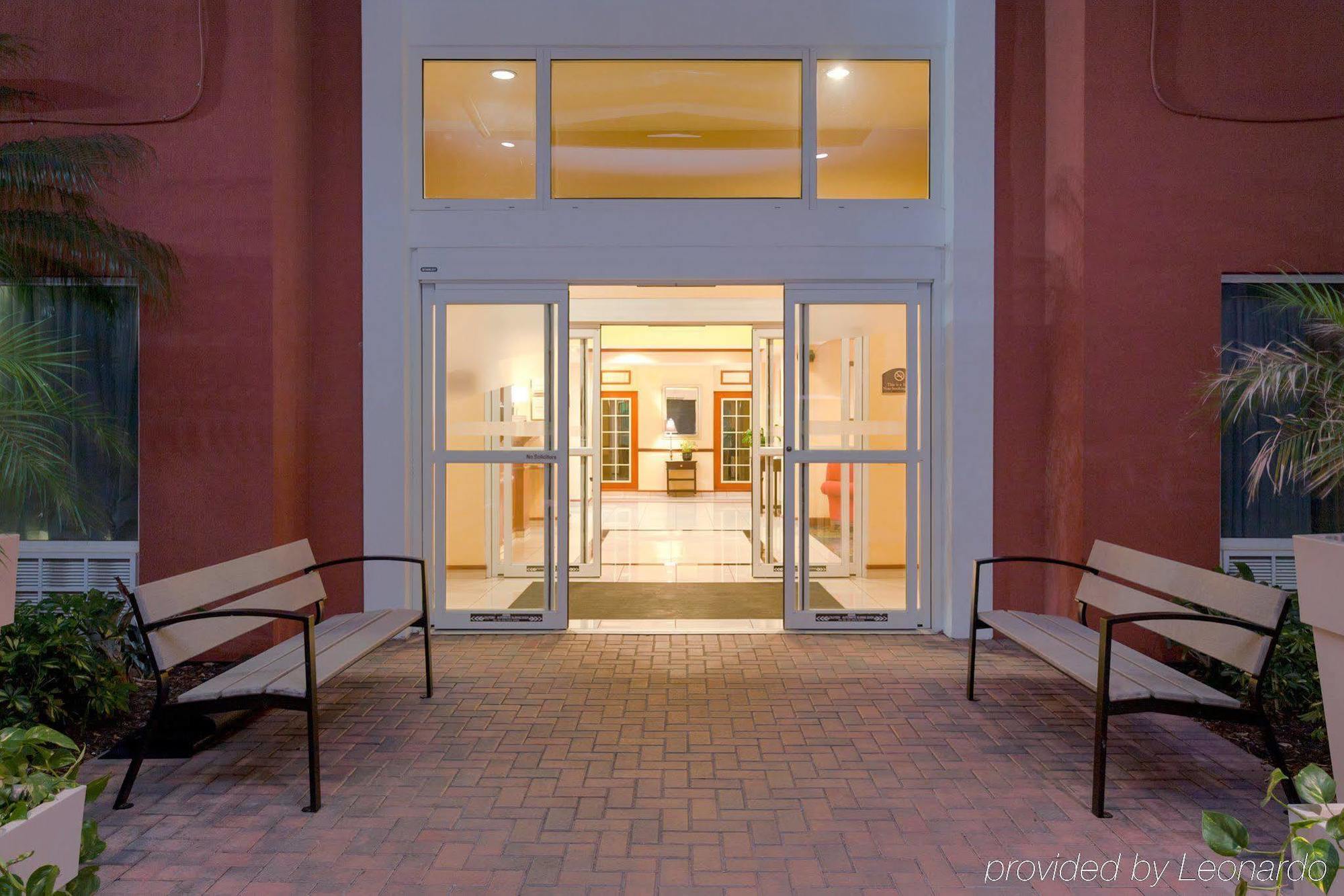 Holiday Inn Express Hotel & Suites Tampa-Fairgrounds-Casino By Ihg מראה חיצוני תמונה