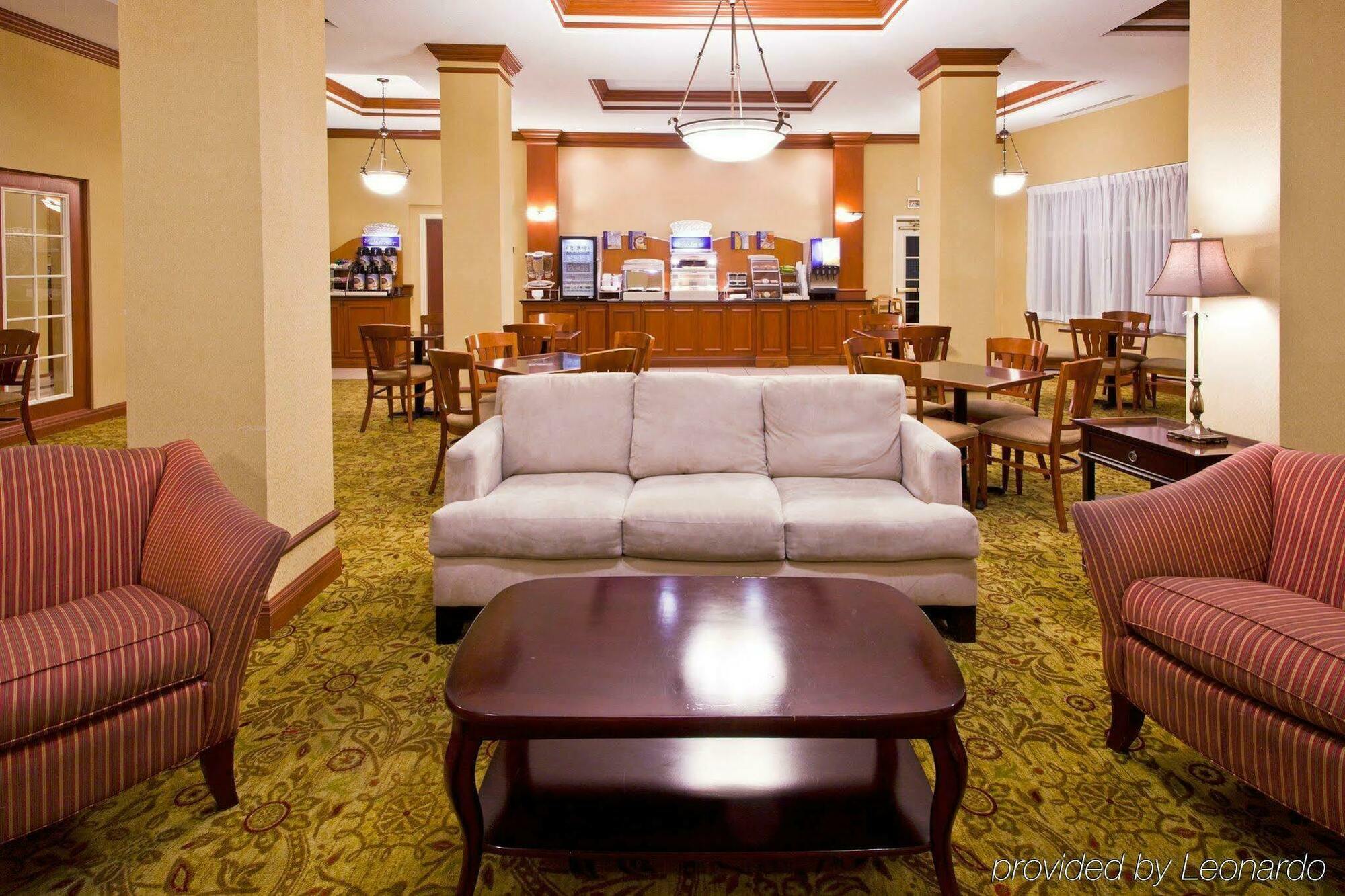 Holiday Inn Express Hotel & Suites Tampa-Fairgrounds-Casino By Ihg מסעדה תמונה